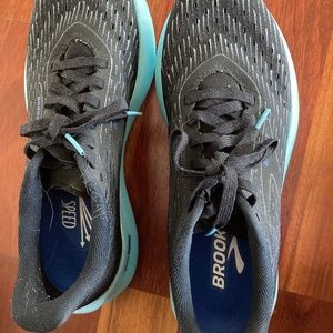 Brooks Hyperion size 7 womens